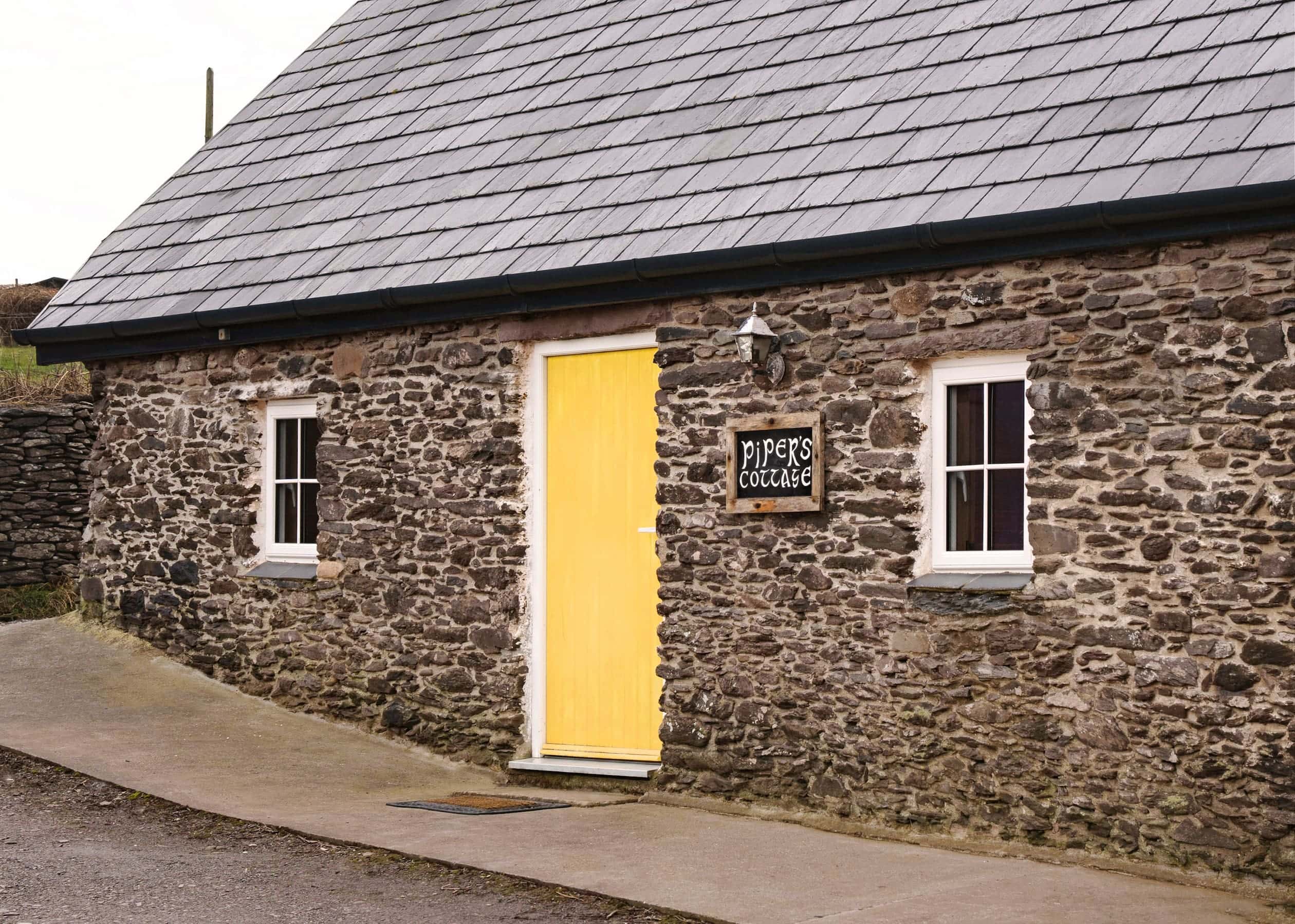sanctuary-cottage-pipers-cottage-exterior-2880×1800